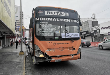 Una pasajera que viajaba como pasajera en el camión resultó herida. (Foto: Erick Solheim Rocha)