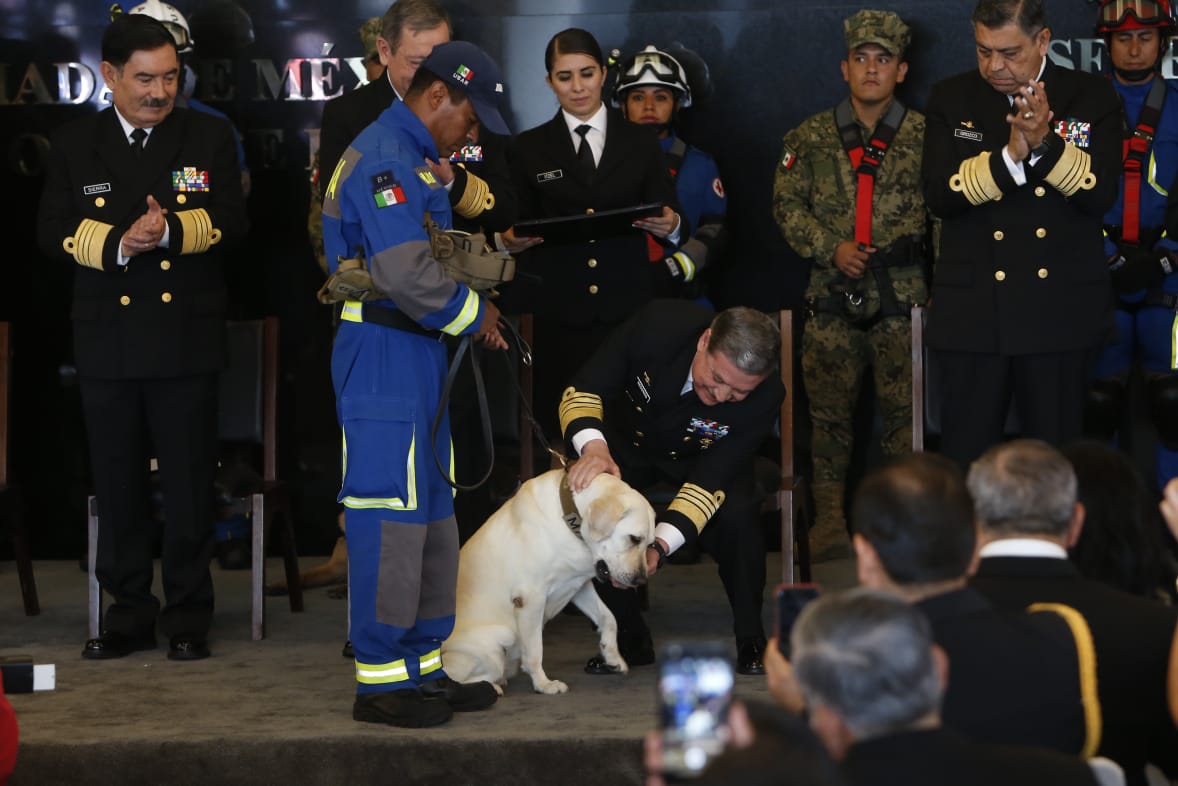 La perrita fue despedida Durante la Ceremonia del Día Internacional del Rescatista./ Ariana Pérez