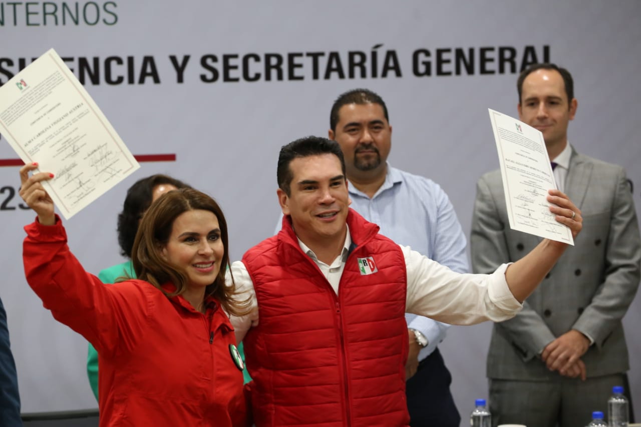 Alejandro Moreno recibió su constancia como candidato a la dirigencia del PRI (Octavio Hoyos)