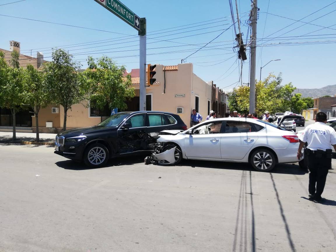 Los choques por alcance, pérdida de control del vehículo, distracción en celular y pasarse rojo, son los más comunes. (Especial)