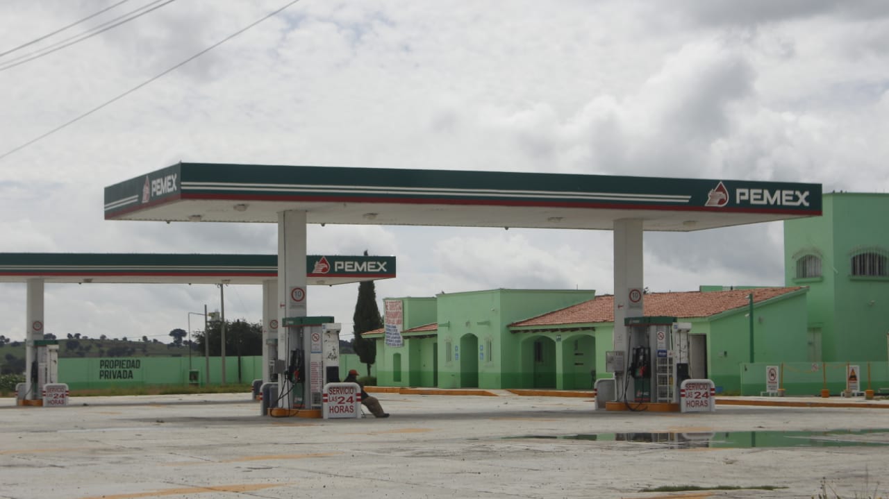 Se trata de una estación a pie de carretera bajo la marca Pemex, que pertenece a un grupo empresarial del vecino estado de Tlaxcala. (Jesús Zavala)