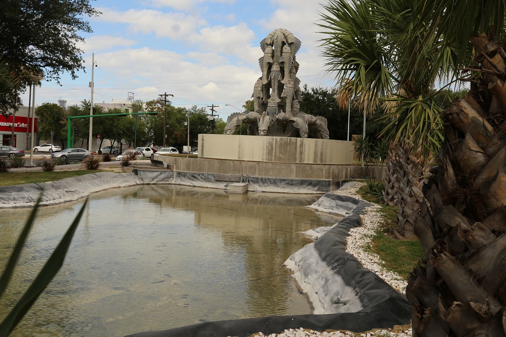 La estructura, de 6 metros de altura, fue calificada por Fernández como “el remate visual” que le faltaba a las Calzadas.  (Roberto Alanís)