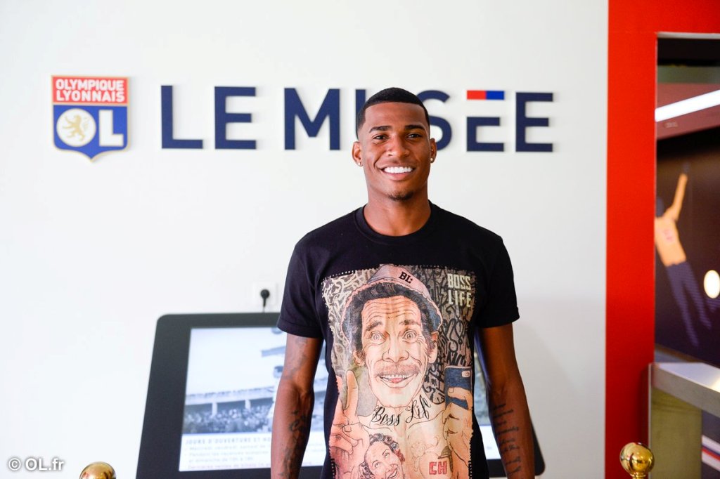 Jean Lucas en su presentación con el Olympique de Lyon (Twitter: @OL)