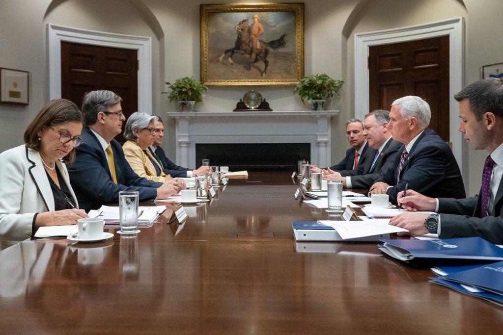 Mike Pence  celebró que México mantenga el acuerdo de apoyar con la crisis migratoria. | Twitter @VP