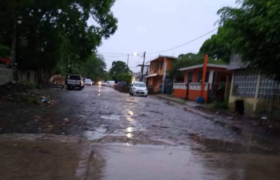 Colonias de Ciudad Madero afectadas por la falta de agua potable y luz a consecuencia de las lluvias (Foto/Anahy Meza)