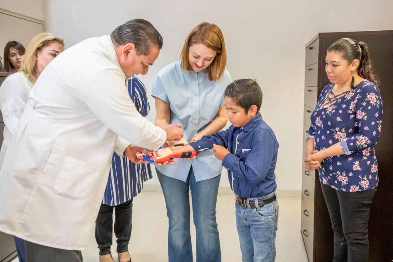 Tamaulipas es referente nacional en ofrecer gratuitamente prótesis elaboradas en impresoras 3D. (Especial)