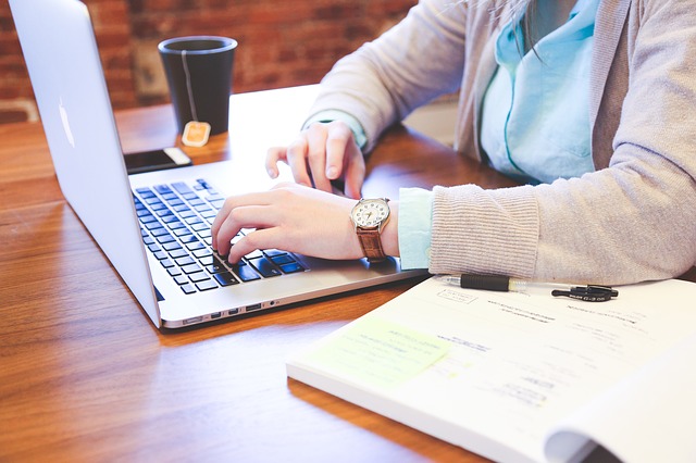 Las becas del Conacyt permiten hacer estudios de maestría y posgrado en otros países. Foto: Pixabay