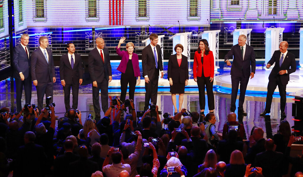 El debate empezó centrándose en la economía, el punto del que más presume Trump. AP