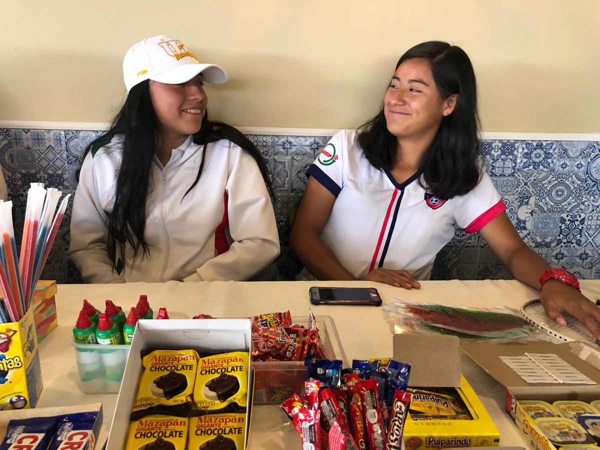 Lara vende dulces para poder viajar a competir a Canadá (Twitter)