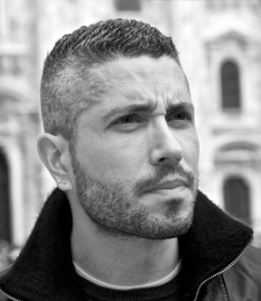 Nació en Foggia. Se graduó en Ciencias de la Comunicación con una tesis sobre Semiótica sobre la relación entre la edición de películas y la edición de literatura. 'El verano muere joven' es su primera novela.