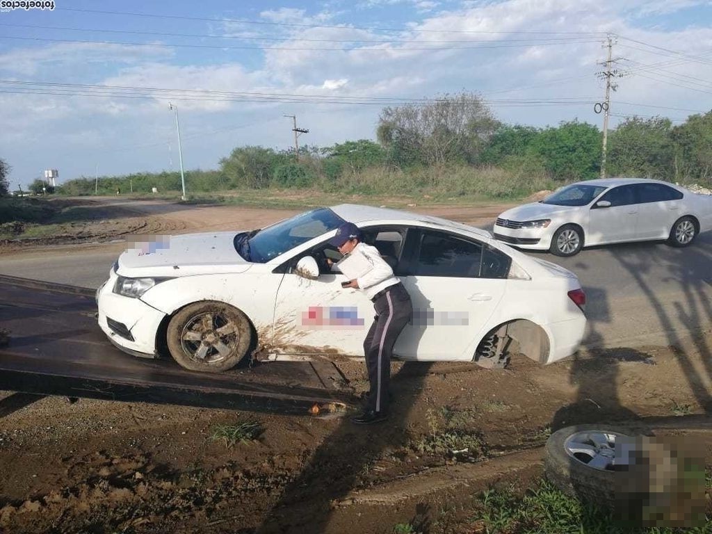 Dos mujeres se lesionan en volcadura en bulevar Altamira (Foto/Denis Sánchez)