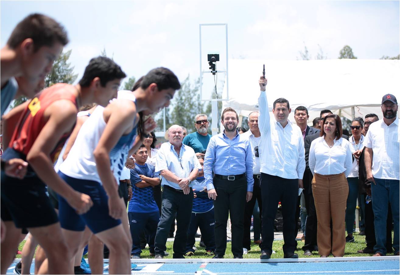 Sinhue entregó pista de atletismo en Unidad Deportiva