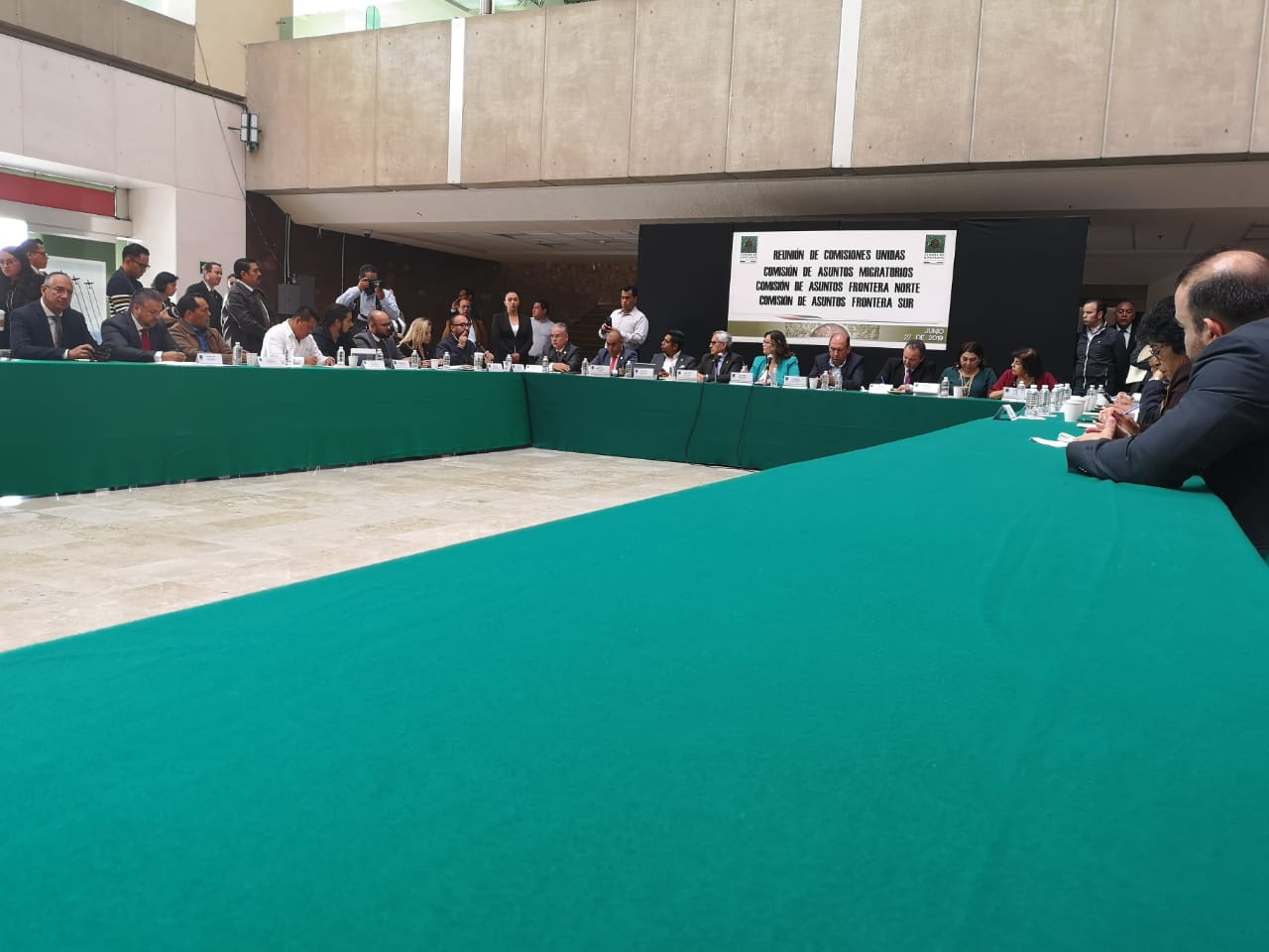 El titular del INM, Francisco Garduño, canceló su reunión con comisiones unidas de la Cámara de Diputados.