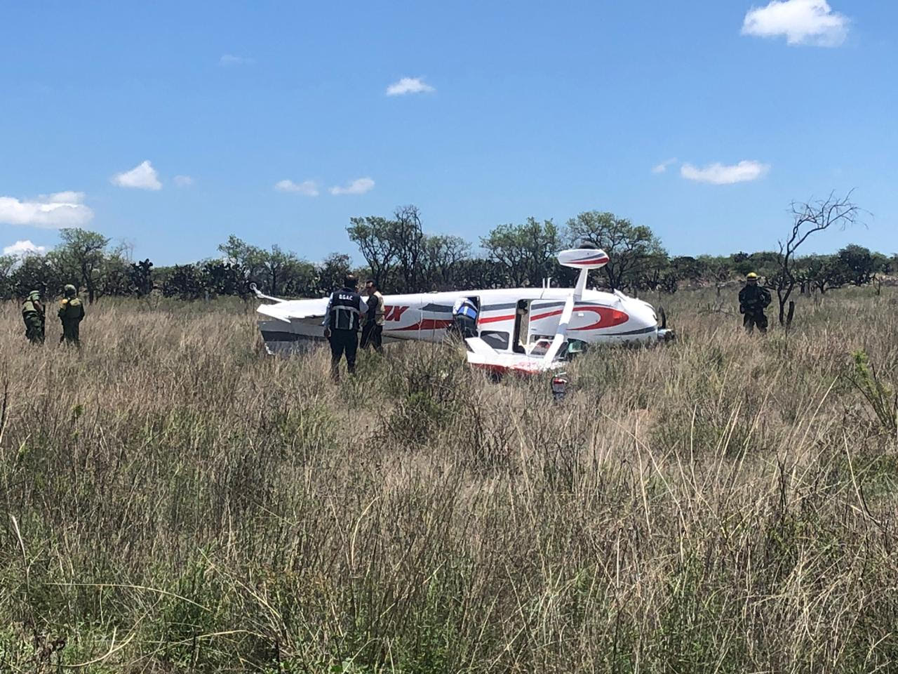 Autoridades indicaron que el moto de la avioneta se apagó . (Estrella Álvarez)