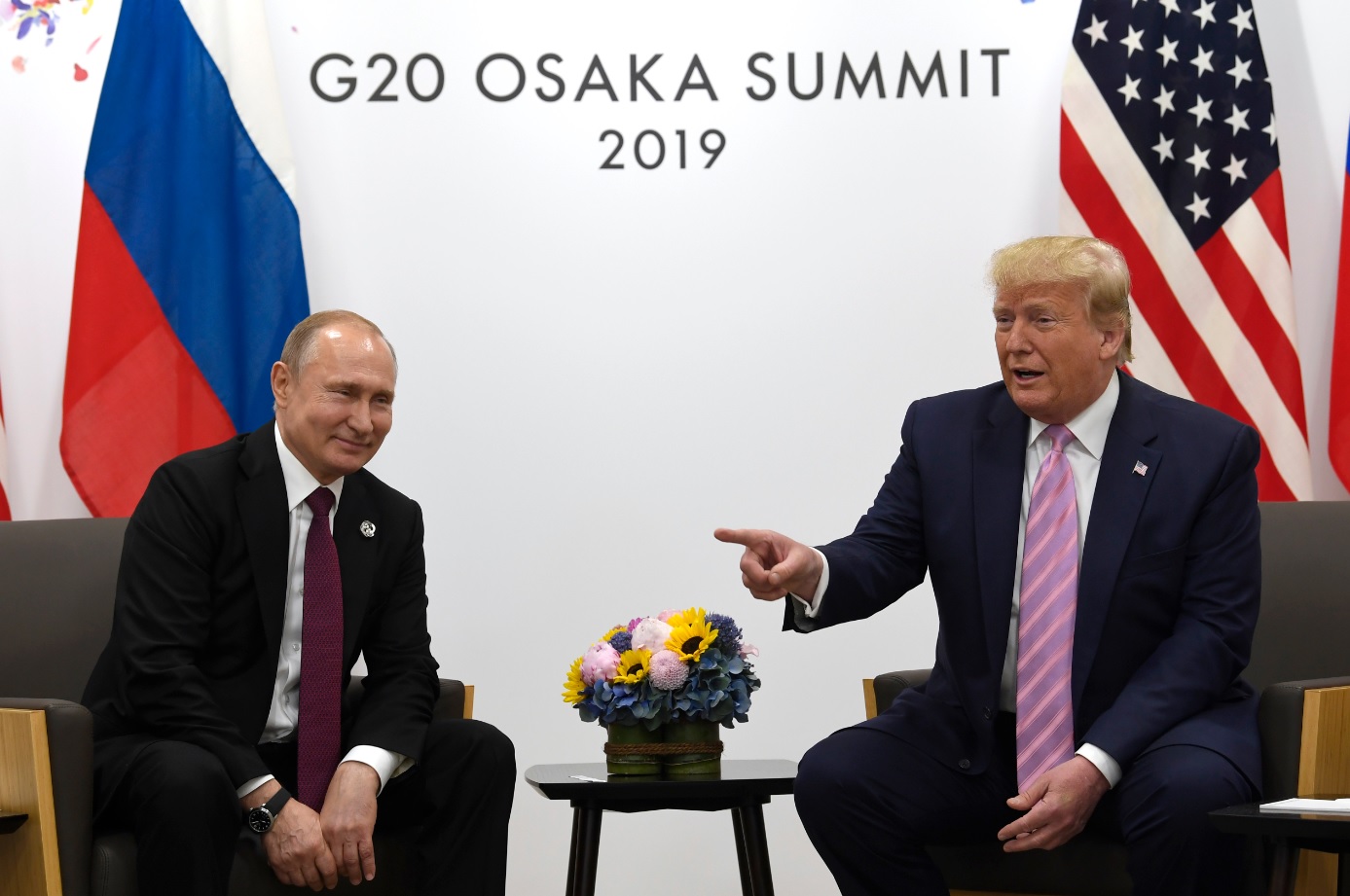 Donald Trump bromea con Vladimir Putin en Cumbre del G20 (AP)
