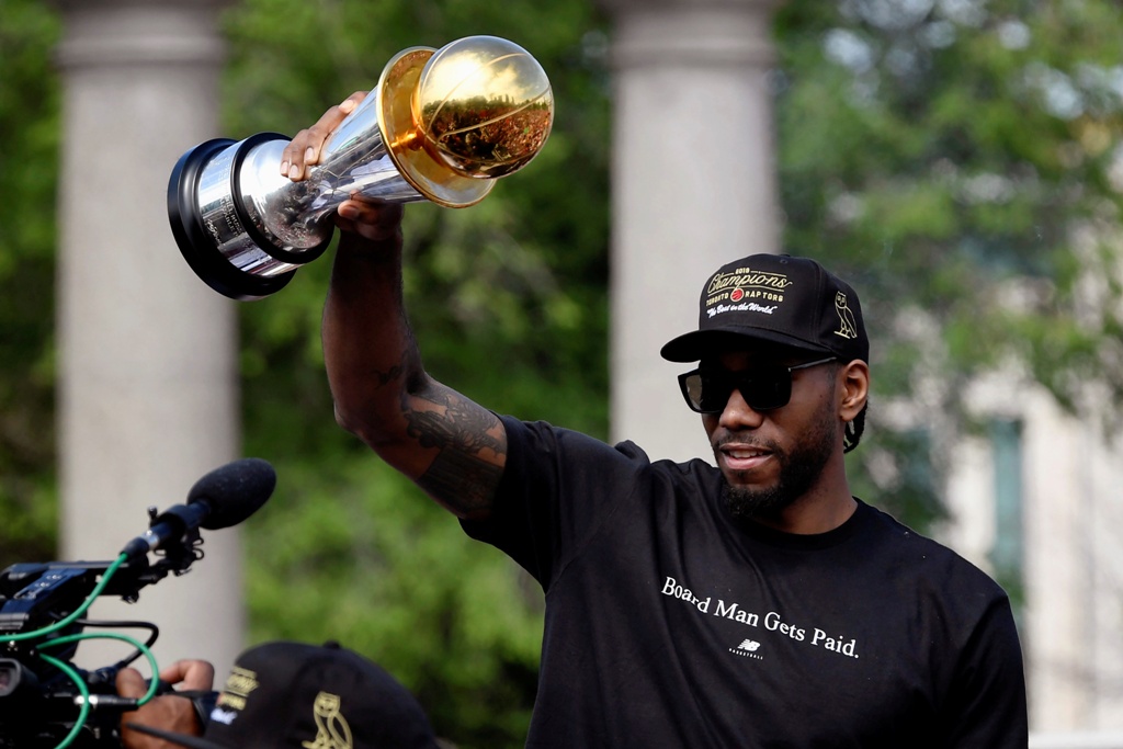 Kawhi Leonard podría renovar contrato con los Raptors por las próximas cinco temporadas (Reuters)