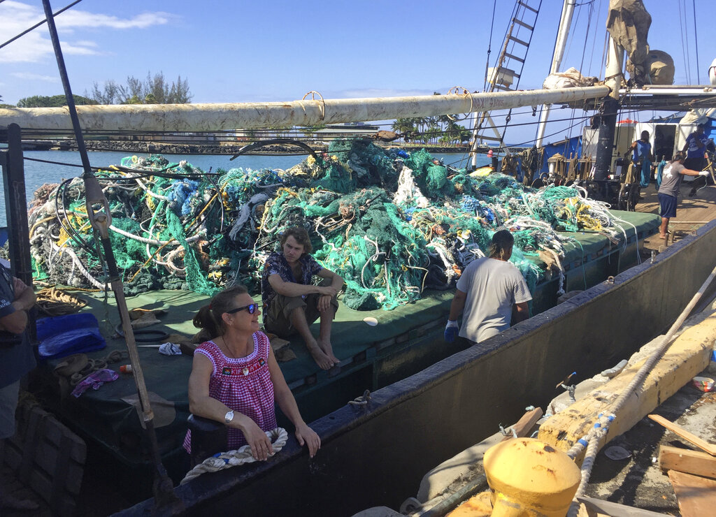 La Gran Mancha de Basura se encuentra en medio del Océano Pacífico, siendo punto cercano las islas de Hawai (AP)