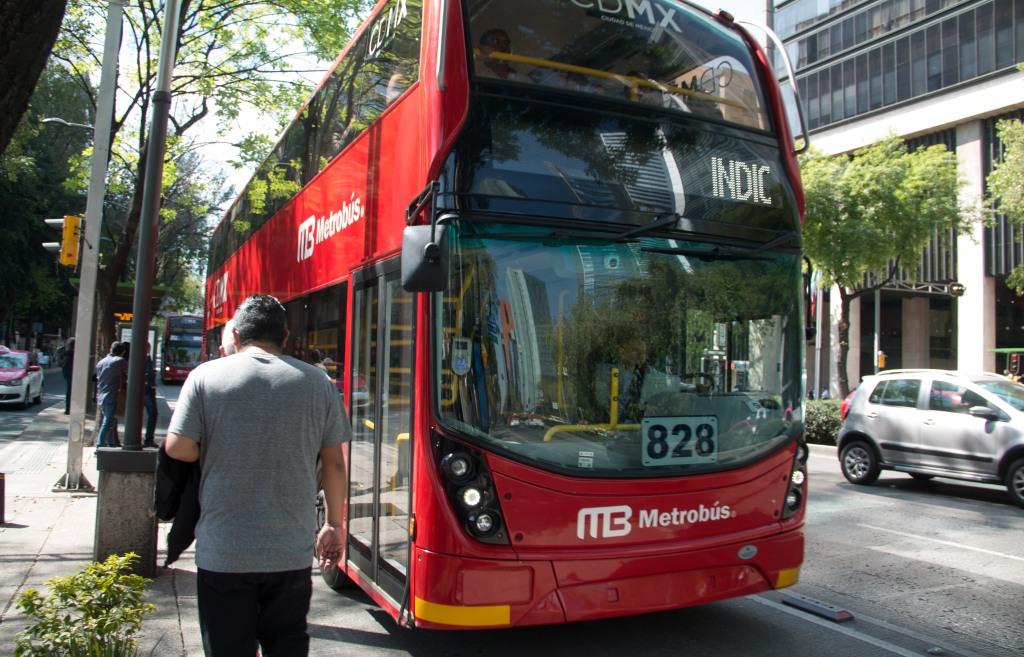 El Metrobús informó que cuatro líneas operarán por circuitos durante la Marcha LGBTTTI. | Cuartoscuro