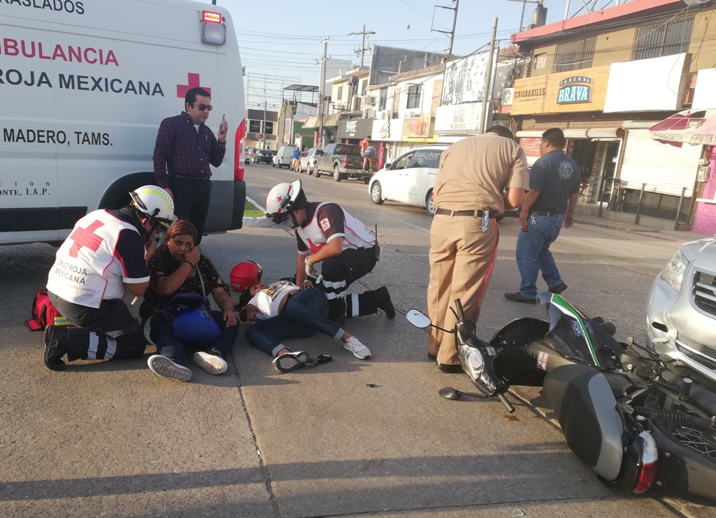 Mujeres lesionadas fueron auxiliadas por la Cruz Roja.