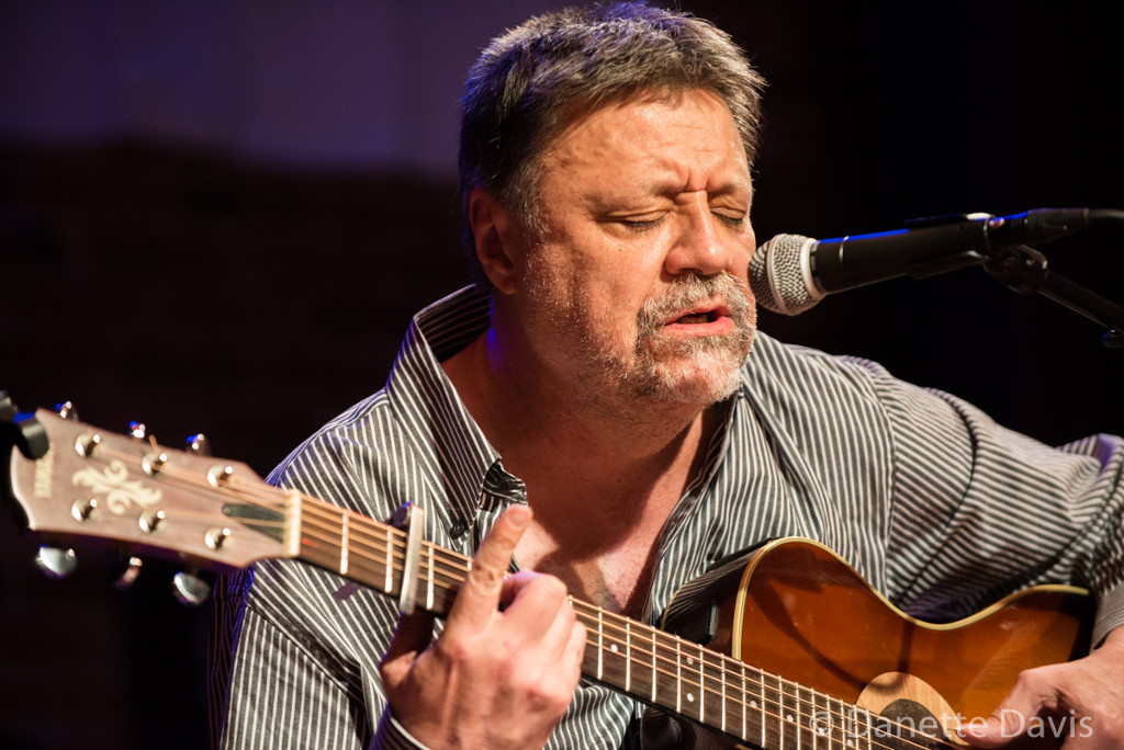 El músico mexicano Eblen Macari (Dannette Davis).