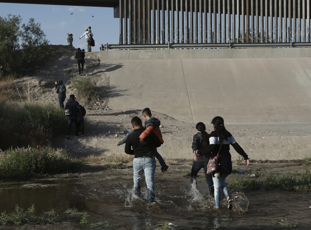 Ese pacto incluye un acuerdo para que Estados Unidos expanda su programa "Permanezcan en México". AP