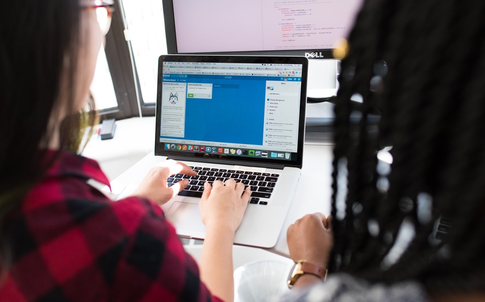 El Servicio Nacional de Empleo ofrece cursos en línea con horarios accesibles. (Cortesía Pexels)