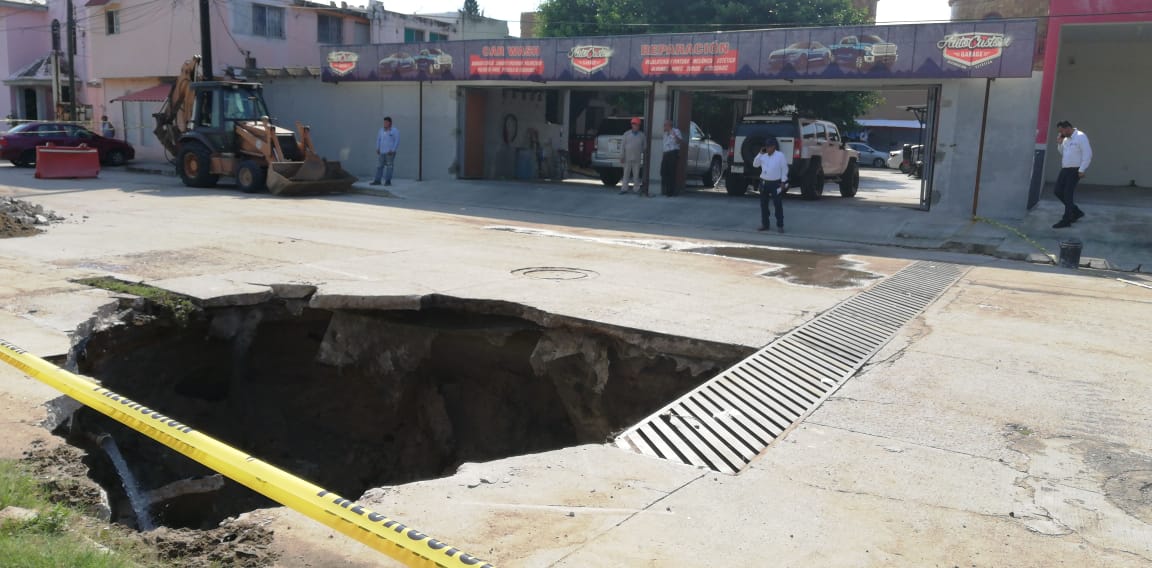Socavón en Ciudad Madero (Foto/Yazmín)