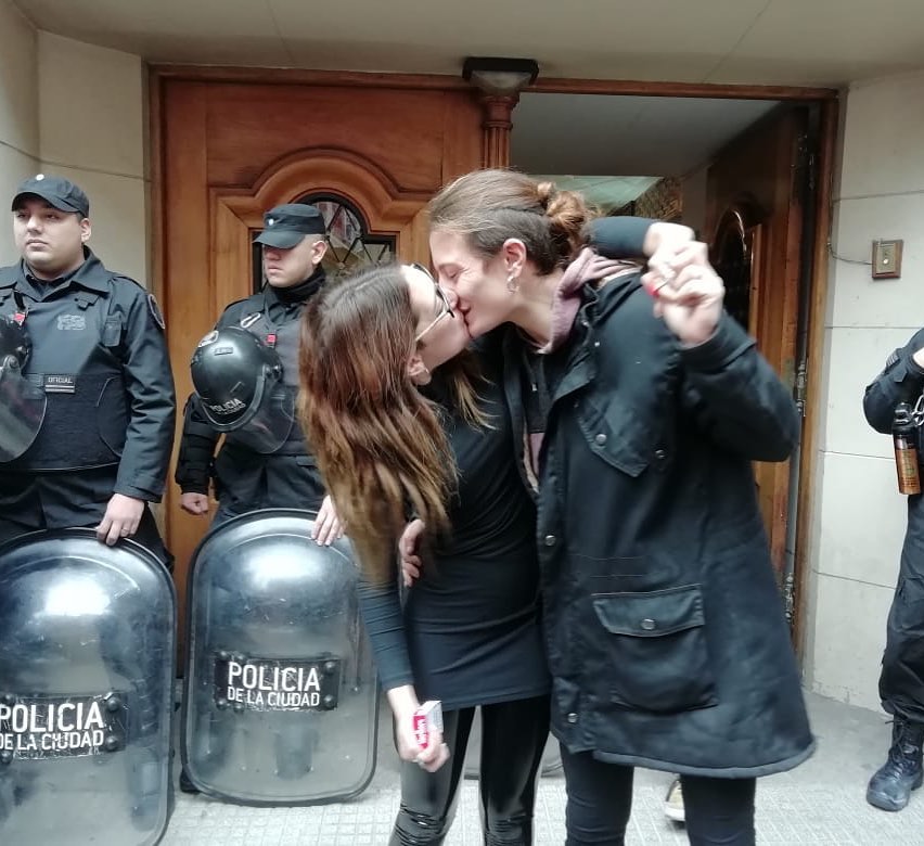 Mariana y  (Instagram @presenteslgbt).