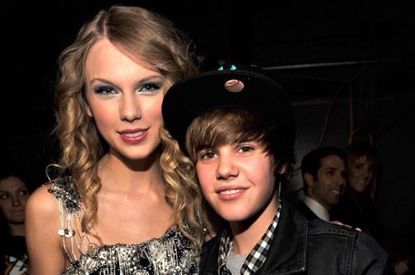 El cantante Justin Bieber junto a Taylor Swift, en sus primeros años de carrera musical (Instagram).