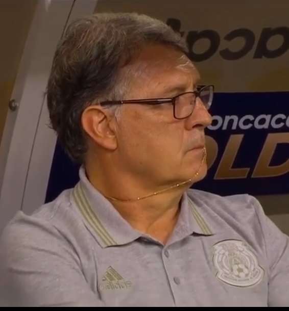 Gerardo Martino con su medalla (Especial)