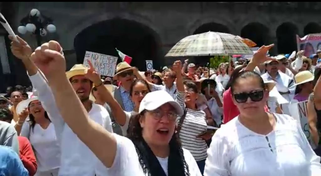 Uno de los integrantes del Congreso Nacional Ciudadano pidió a los activistas que se retirarán del primer cuadro de la ciudad. (Jaime Zambrano)