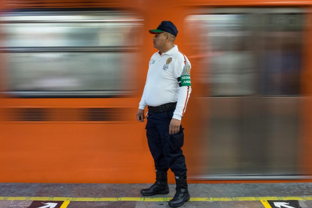 Policía en el Metro de la CdMx. (Cuartoscuro)