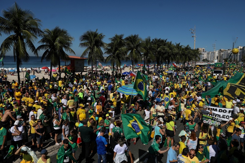 Seguidores del gobierno se manifiestan en Río de Janeiro, Brasilia y otras grandes ciudades del país. (Reuters)