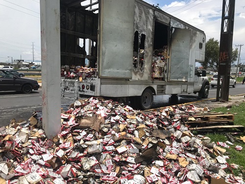 Bomberos acudieron a la zona. (Abadiel Martínez)