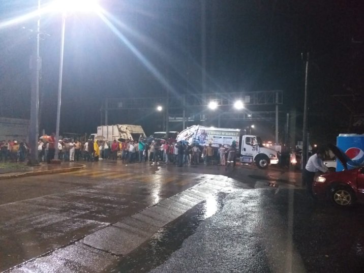 El bloqueo se instaló desde las 5:00 horas. (Policía Federal)