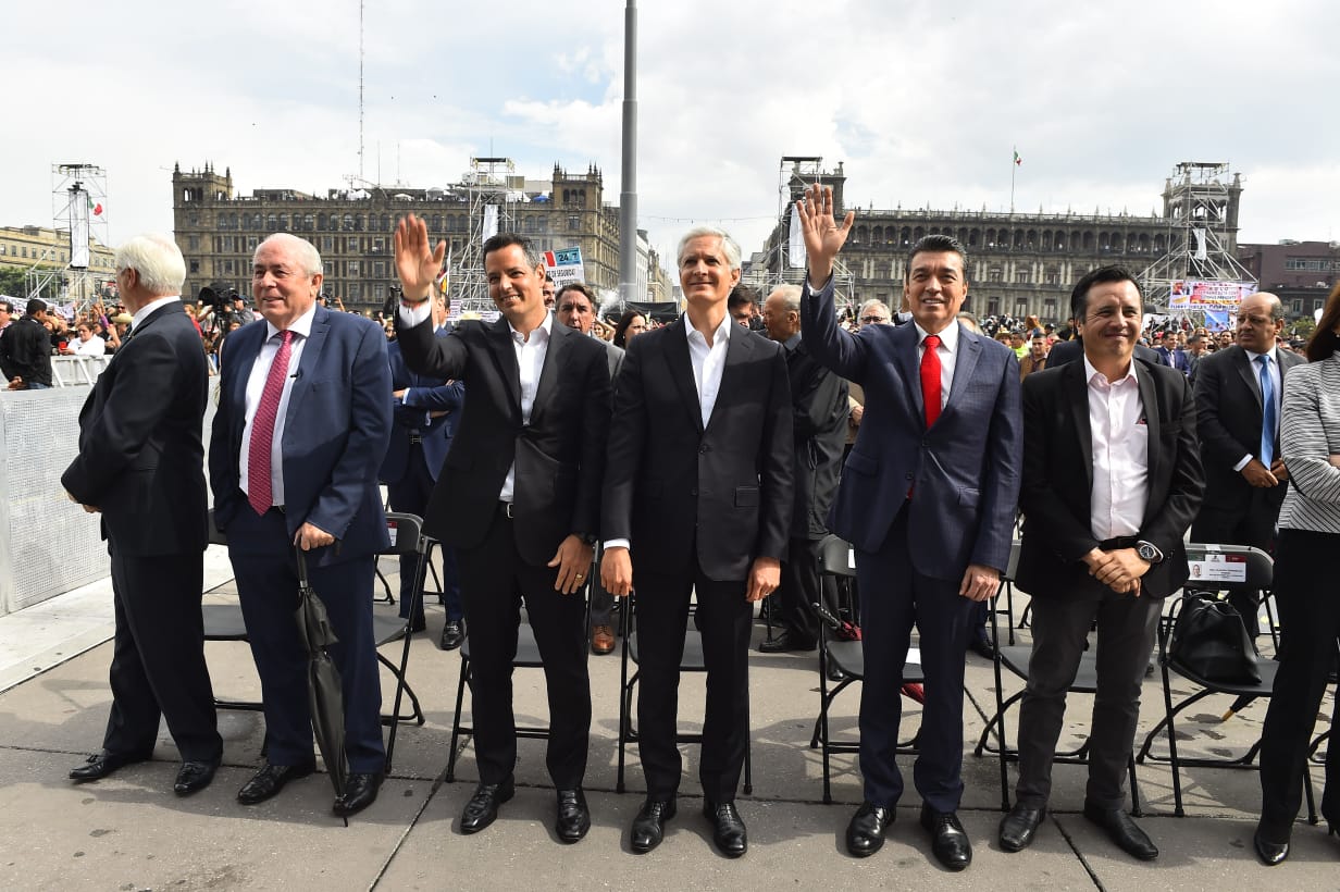 El gobernador Rutilio Escandón Cadenas acudió al Zócalo para escuchar el mensaje del Presidente.