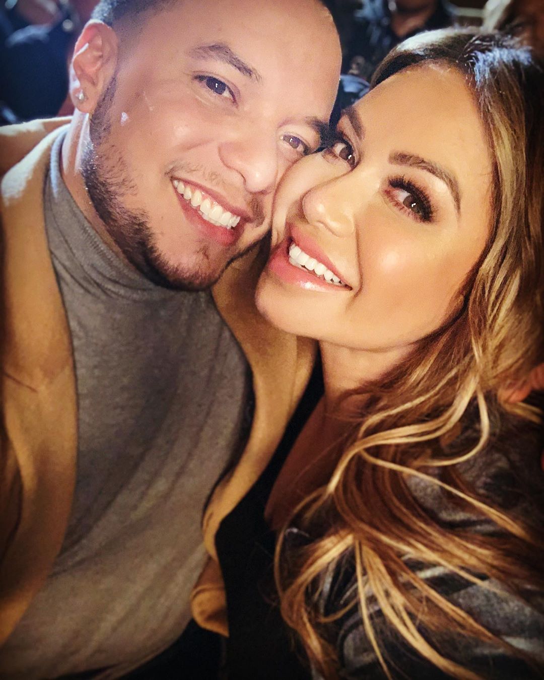 Guardias golpean a reporteros en boda de Chiquis Rivera (Instagram).