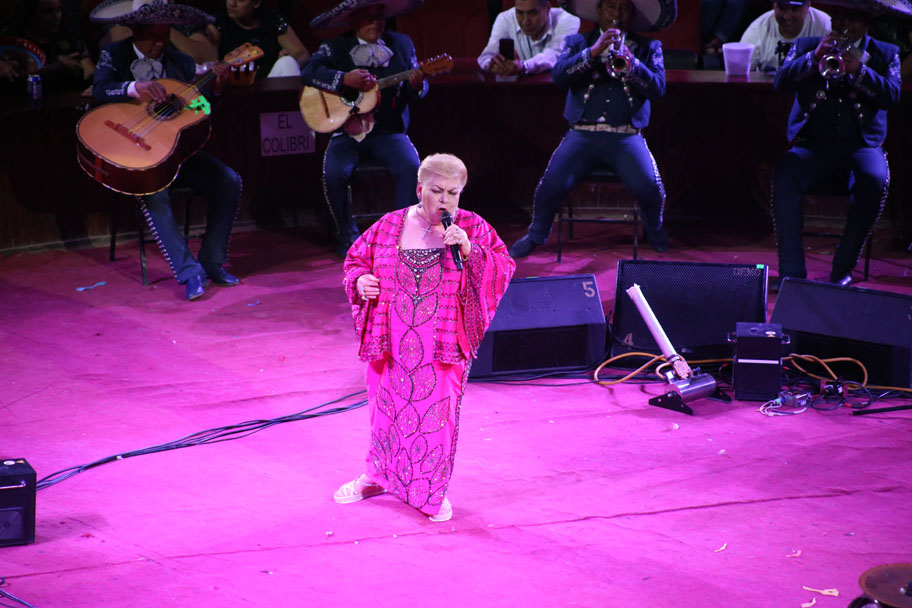 Paquita la del Barrio salió al Palenque a la 1 de la mañana. (Martín Piña)