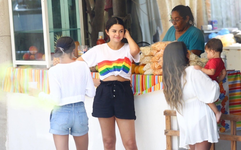Selena Gómez pasea en Playas de Sayulita, Nayarit (Twitter).