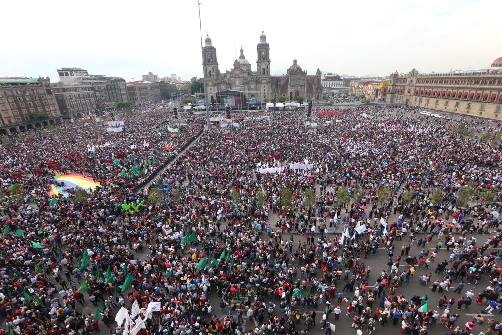 El Zócalo capitalino desde el edificio de gobierno con el discurso de AMLO (Omar Franco)