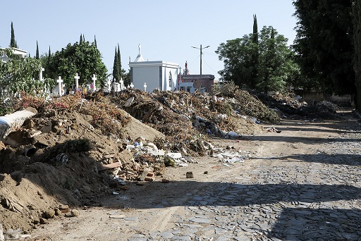 Existen muchas irregularidades en el panteón de Guadalajara. (Franco González)