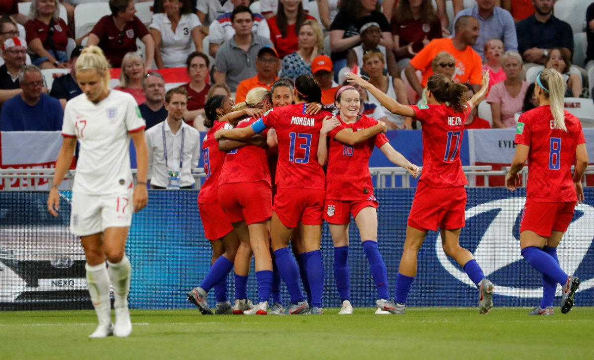 El festejo de Christen Press tras marcar el primer gol de Estados Unidos frente a Inglaterra (Reuters)