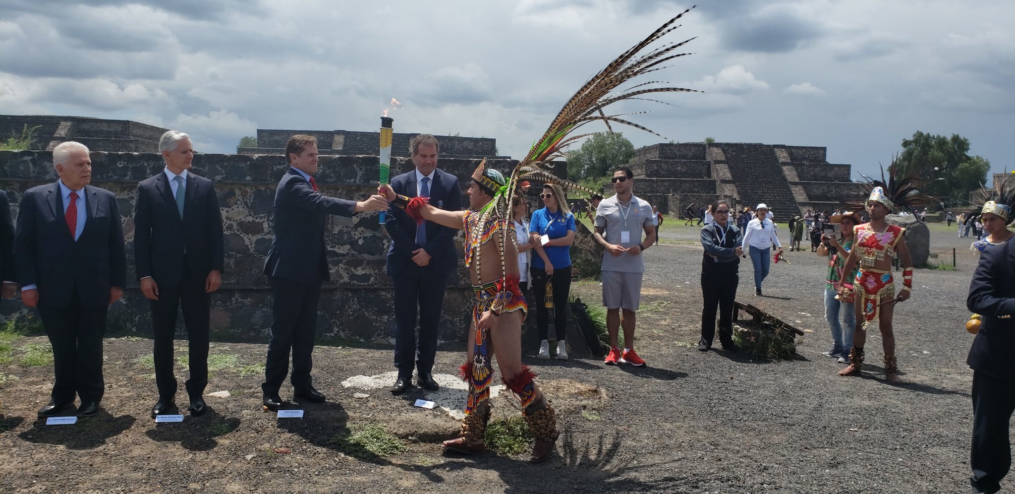 Juegos Panamericanos Lima 2019: Encienden antorcha en Teotihuacán (@Lima2019Juegos)