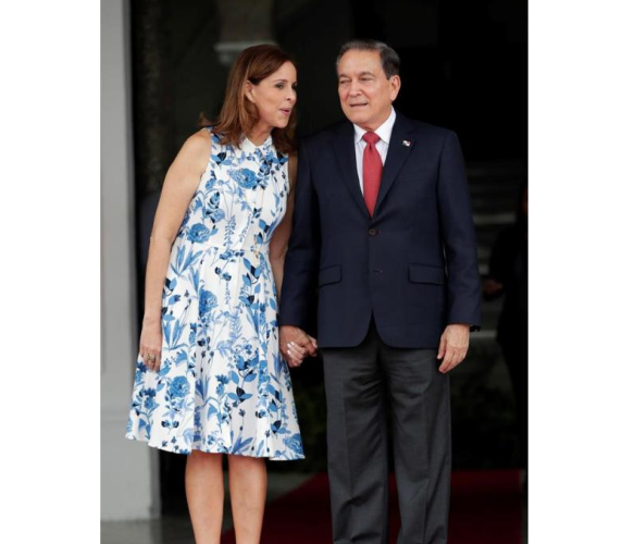 El presidente Laurentino Cortizo y su esposa Yazmín Colón de Cortizo. (EFE)