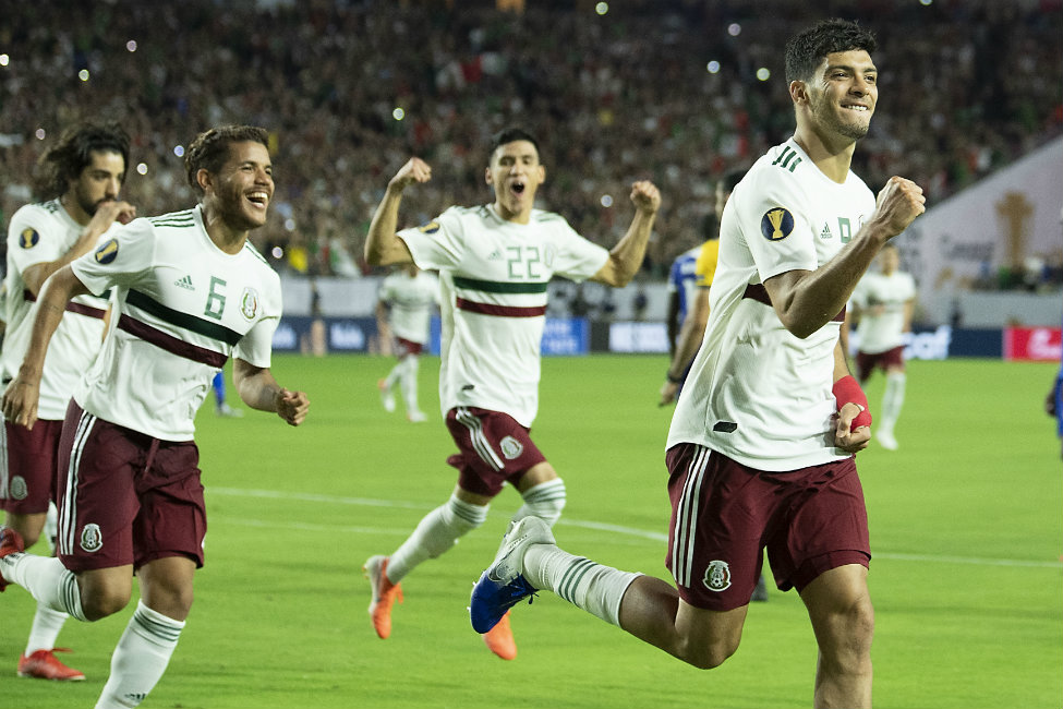 Raúl Jiménez firmó el tanto de la victoria para el Tri (Imago7)