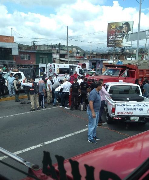 El camión se quedó sin frenos y provocó el choque múltiple. (Isabel Zamudio)