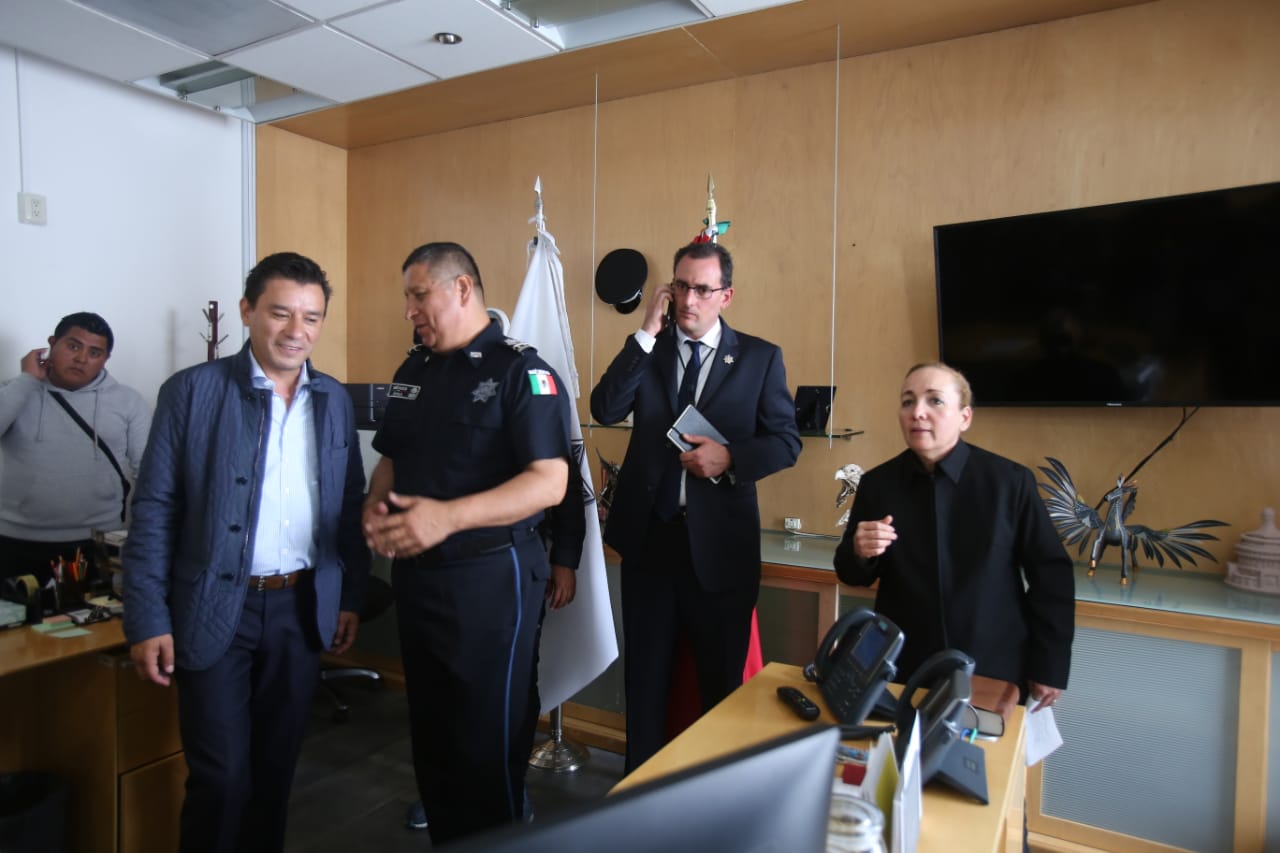 La comisionada de la Policía Federal ante la Guardia Nacional dialogó con los manifestantes. (Juan Carlos Bautista)