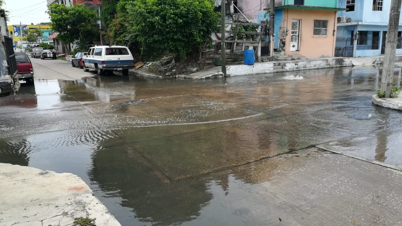 Fuga de aguas negras en colonia de Tampico (Foto/José Luis Tapia)