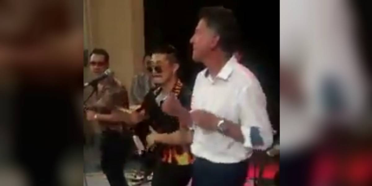 Juan Carlos Osorio bailando salsa (Especial)