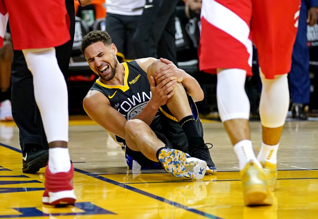 Klay Thompson es operado con éxtio tras cirugía en Los Ángeles (Reuters)
